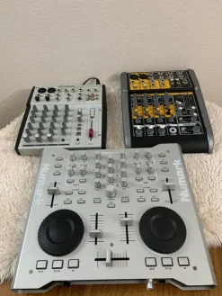 Tradera #520# 3 ST Säljer en uppsättning musikmixers.| Dj-udstyr