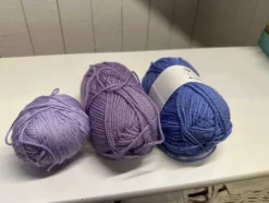 Tradera 3 akryl nystan i lila och blått| Syning & Strik