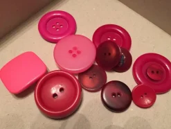 Tradera 12 röda knappar| Syning & Strik