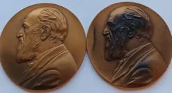 Tradera 2 st Bronsmedaljer Johan Henrik Palme 1841-1932. Av Erik Lindberg. Ut 1:-| Andre Mønter & Sedler