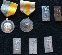 Tradera 7 st. gamla medaljer / idrottsmedaljer i svenskt stämplat silver.| Andre Mønter & Sedler
