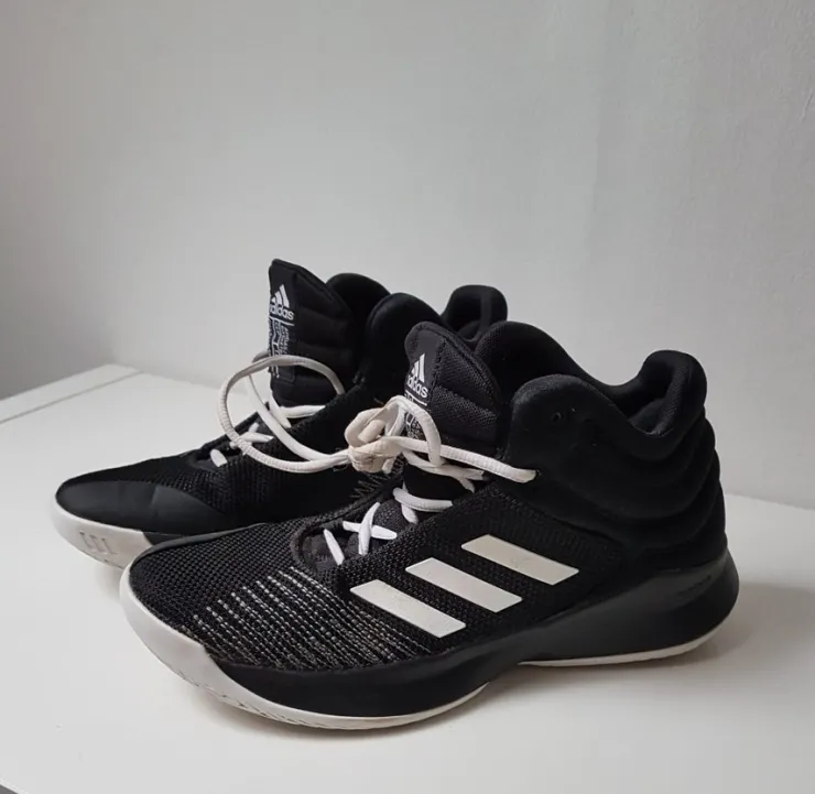 Tradera Adidas Basketbollskor Svart Storlek 38/24cm> Basket