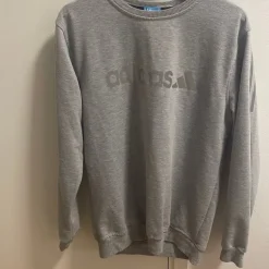 Tradera Adidas grå tröja, storlek XL> Herretøj