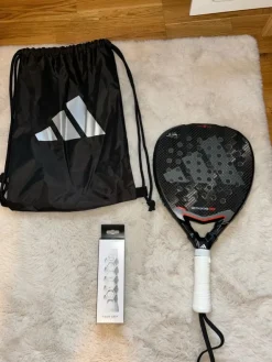 Tradera Adidas Metalbone Pro Padelracket med Bag och Tour Grip> Padel