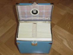 Tradera ALSTERMO SPISAR BOX FÖR 30 SINGLAR| Musiktilbehør