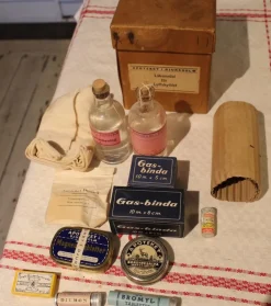 Tradera APOTEKET DJURSHOLM, LÄKEDMEDEL FÖR LUFTSKYDDET. OVANLIGT OBJEKT.> Medicinske Gadgets