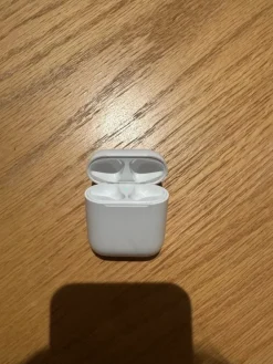 Tradera Apple AirPods gen 2 Laddskal A1602 (nyskick)> Mobiltilbehør