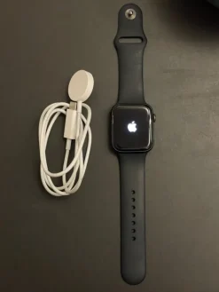 Tradera Apple Watch SE GPS + Cellular, 44mm Space Gray Aluminum> Smartwatches