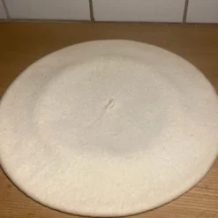 Cheap Basker Fashion Beret benvit Hovedbeklædning