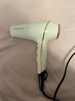 Tradera Begagnad Remington Proluxe hårtork med tillbehör> Hårpleje
