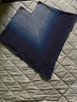 Tradera Blå virkad poncho| Tøj