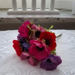Tradera Blombukett av färgglada anemoner. Blommor, dekoration, konstgjorda.| Kunstige Planter
