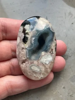 Tradera Blomsteragat Ädelsten Samlarobjekt, Dekorativ Sten, Handsten, Palmstone ca 52 g> Ædelsten