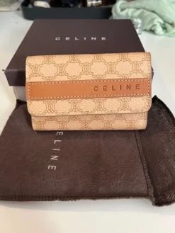 Best Sale Celine Macadam nyckelfodral Nøgleringe & Nøgleetuier
