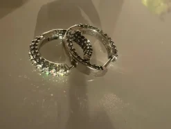 Tradera Creoler i silver 925 med zirconia som glittrar som Diamnter från Pandora> Øreringe