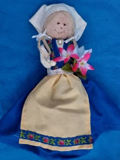 Tradera docka folkdräkt Handgjord ca 24 cm !| Andet Håndlavet