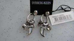 Tradera Dyrberg Kern örhängen, CHALAY, antikt försilvrad, vita kristaller, oanvänt> Øreringe