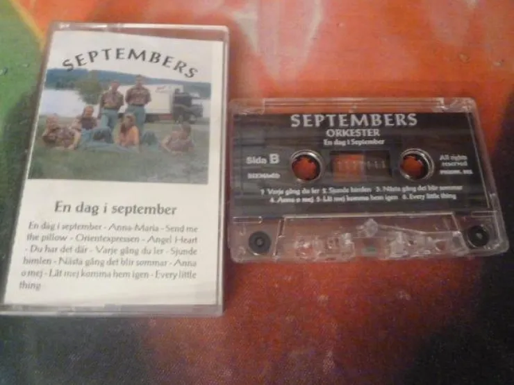 Tradera EN DAG I SEPTEMBER, SEPTEMBERS, KASSETTBAND, KASSETT| Kassettebånd
