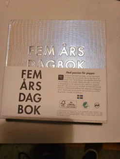 Flash Sale Fem års dagbok Almanakker & Kalendere