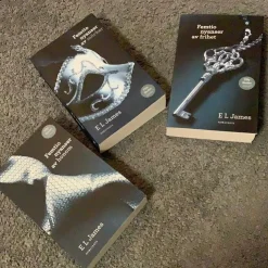 New Femtio nyanser-trilogin av E.L. James av honom mörker frihet fifty shades bok Skønlitteratur