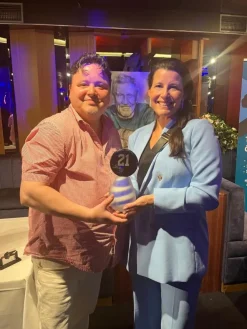 Tradera Glasprinsen Hockey Puck - Nr 9/100 - 10% går till Börje Salming ALS stiftelse| Dekorationer