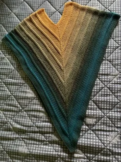 Tradera Handvirkad poncho| Tøj