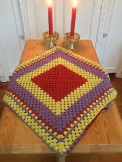 Tradera **HANDVIRKAT** jättefint..kuddfodral...RÖTT - LILA - LIMEGRÖN hemslöjd handgjort| Indretning & Husholdning