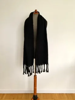 Discount Åhléns svart halsduk stor akryl lång halsduk stickad Sjaler & Halstørklæder