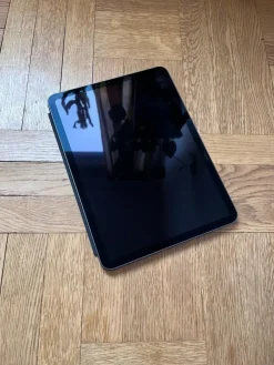 Tradera iPad Air M1 (Femte generationen) 2022 64gb med Smart Folio> Tablets