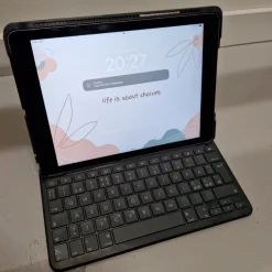 Tradera iPad 5th gen 32gb Wifi+Cellular med Logitech tangentbord.> Tablets