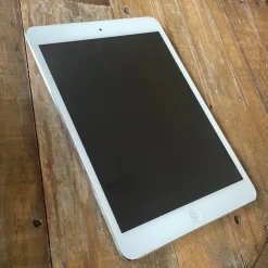 Tradera iPad 4th Gen Wi-Fi + Celluar> Tablets