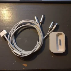 Tradera iPod-dockningsstation A1256 med kablar> Mobiltilbehør