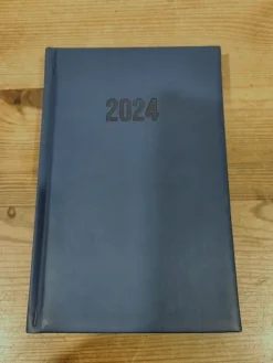 Cheap Kalender 2024 Mörkblå 2-pack GULLERS Almanakker & Kalendere