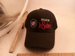 Shop Keps buick le sabre svart med vit och röd text Hovedbeklædning