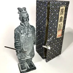 Fashion Kinesisk soldat från terracotta armén med svärd Statyett terrakottakrigare Orientalsk Kunst Og Porcelæn