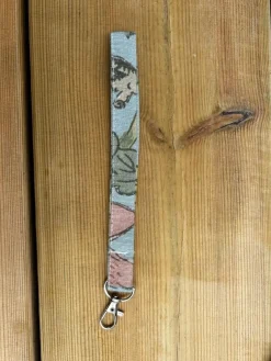 Tradera KORT NYCKELBAND I TYG FRÅN SVENSKT TENN, MÖNSTER FRÅN G P & J BAKER / MAGNOLIA| Tilbehør