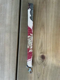 Tradera KORT NYCKELBAND I TYG FRÅN SVENSKT TENN, MÖNSTER FRÅN G P & J BAKER / MAGNOLIA| Tilbehør