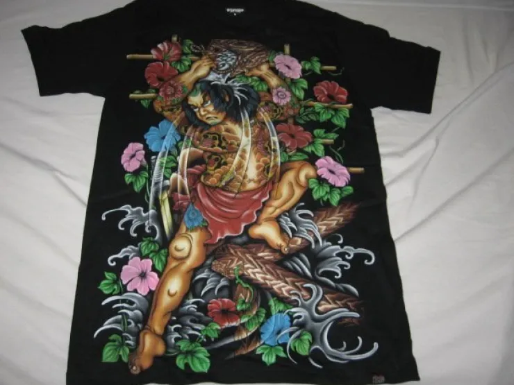 Tradera KRIGARE MANGA SMALL AKAMA T-SHIRT NY OANVÄND> Herretøj