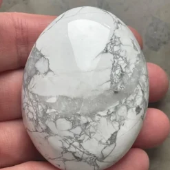 Tradera Äkta Howlit Ädelsten Samlarobjekt, Dekorativ, Handsten, Palmstone ca 96 g> Ædelsten