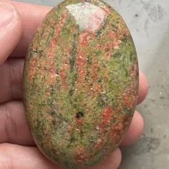 Tradera Äkta Unakit Ädelsten Samlarobjekt, Dekorativ, Handsten, Palmstone ca 81 g> Ædelsten