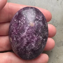 Tradera Lepidolit Mica Ädelsten Samlarobjekt, Dekorativ, Handsten, Palmstone ca 94 g> Ædelsten