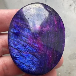 Tradera Lila Regnbågsmånsten Ädelsten Samlarobjekt, Dekorativ, Handsten, Palmstone 90 g> Ædelsten