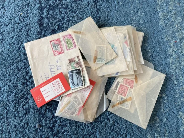 Tradera Litet parti diverse blandade utländska frimärken| Flere Lande