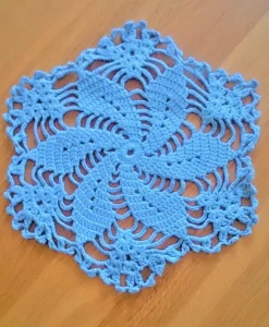 Tradera LJUVLIG HANDVIRKAD LITEN DUK. VACKERT HIMMELSBLÅ.| Indretning & Husholdning