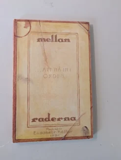 Discount Mellan raderna - att nå in i orden BOK av Källar Filosofisk Litteratur