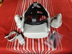 Tradera Meta Quest 2 VR-headset med dåliga handkontroller> Andre Computer- & Tv-spil