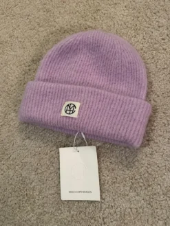 Store MSCH Copenhagen lila mössa Hovedbeklædning