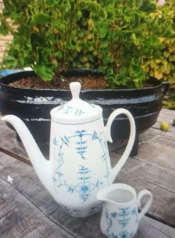 Outlet Musselmalet,Kaffekanna,Gräddsnäcka,Porzellanfabrik Kalk,Eisenberg/Thuringen Keramik & Porcelæn, Udenlandsk