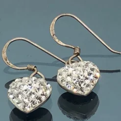 Tradera Mycket fina äldre hängande örhängen I äkta silver, hjärtan, gnistrande stenar> Øreringe