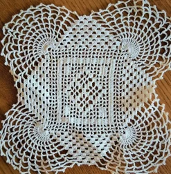 Tradera MYCKET VÄLGJORD DUK I DMC VIRKGARN| Indretning & Husholdning